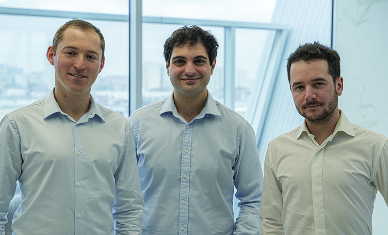 David Durrleman, à droite avec les deux autres cofondateurs de Shift Technology : Jérémy Jawish (au milieu) et Éric Sibony (à gauche).