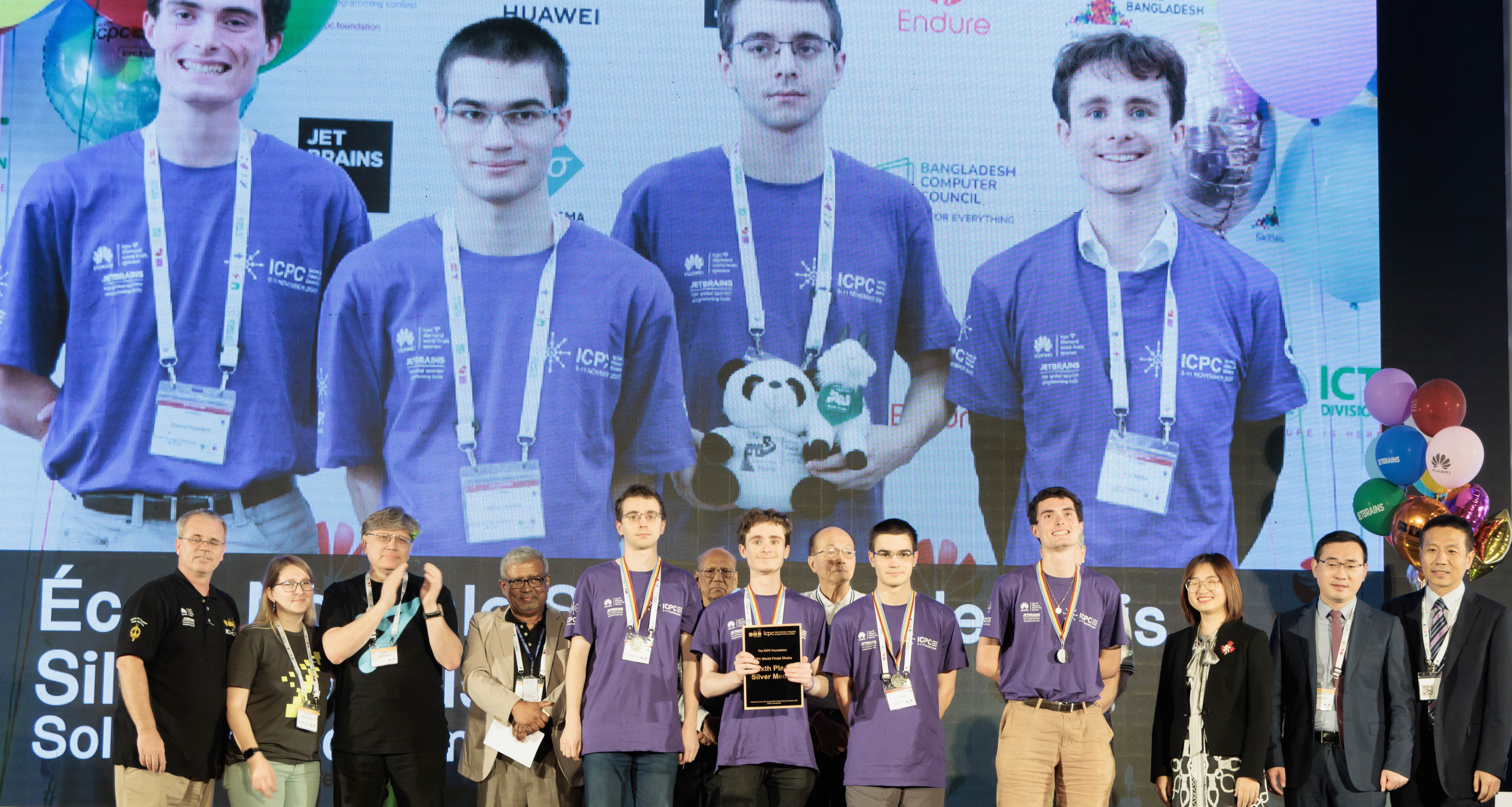 Arthur Léonard, Noé Weeks et Étienne Rossignol, étudiants au département d’informatique de l’ENS, médaillés d'argent de l’ICPC (International Collegiate Programming Contest)